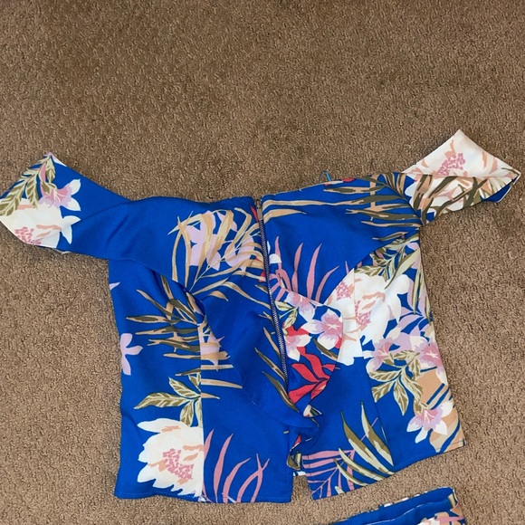 Two piece set - Picture 2 of 5